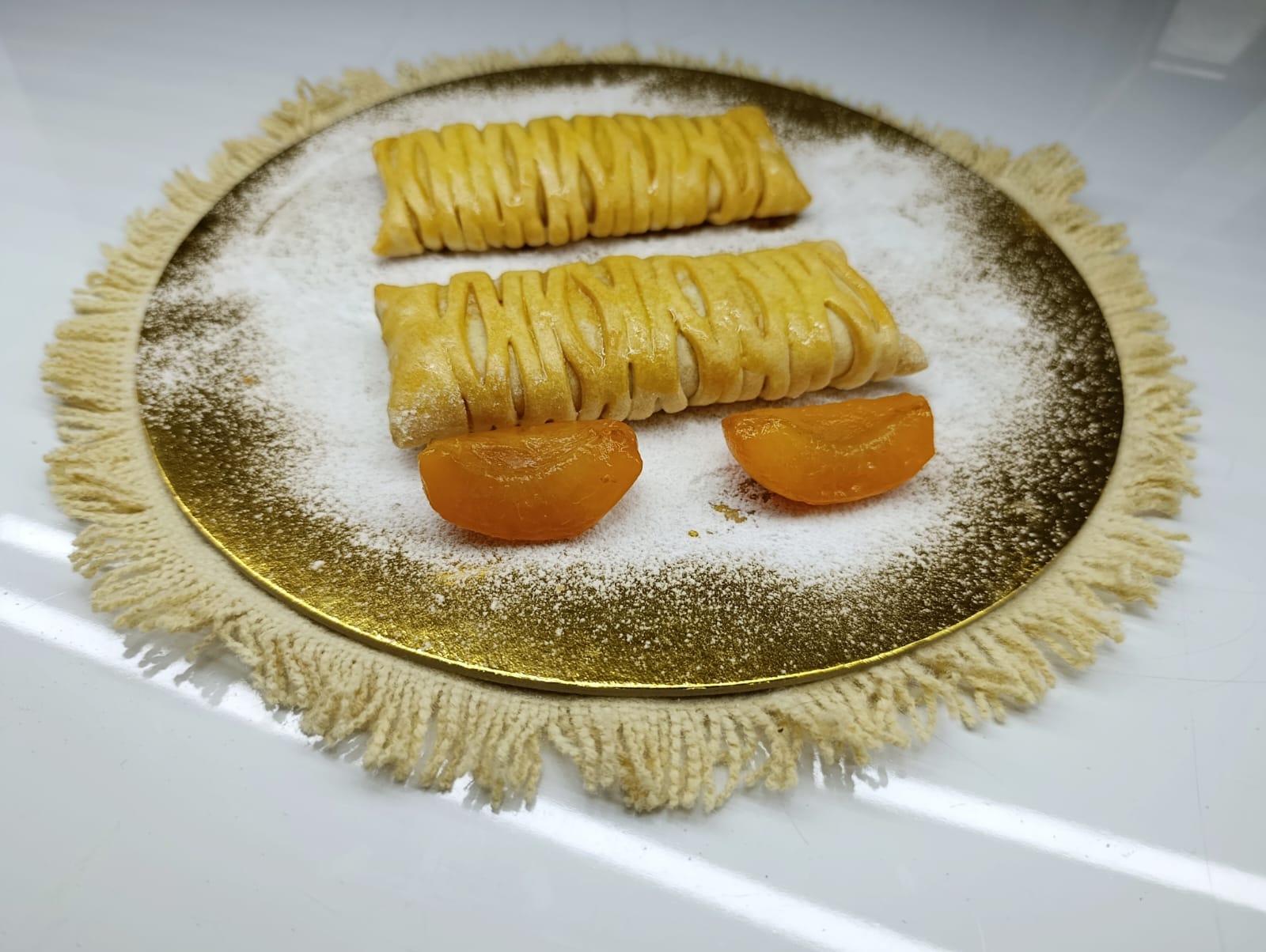Пирожок с персиками (слоёный бездрожжевой) (Заказ от 10 шт.) Пирожок с персиками (слоёный бездрожжевой) (Заказ от 10 шт.)