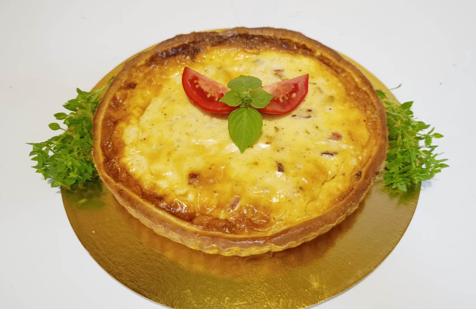 Заливной пирог с сыром и беконом Заливной пирог с сыром и беконом