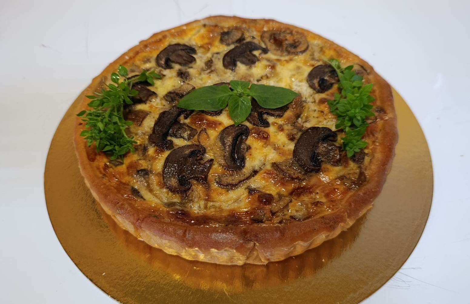 Заливной пирог с сыром и грибами Заливной пирог с сыром и грибами