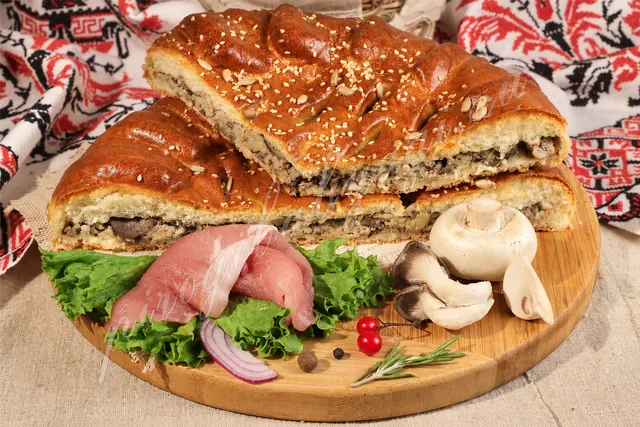 Пирог со свининой (дрожжевой) Пирог со свининой (дрожжевой)