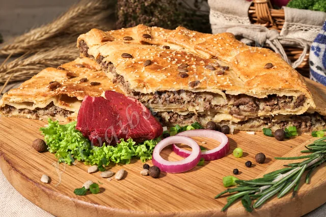 Пирог с мясом (говядина) (слоёный бездрожжевой) Пирог с мясом (говядина) (слоёный бездрожжевой)