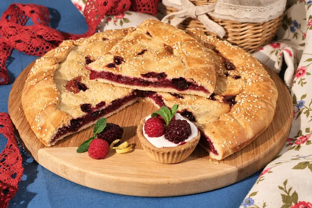 Пирог с ежевикой и малиной (песочный) Пирог с ежевикой и малиной (песочный)