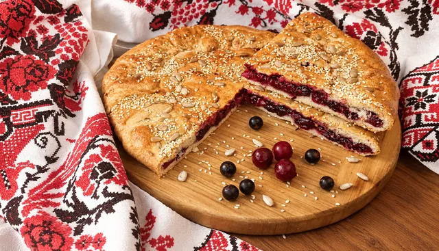 Пирог с вишней и черной смородиной (песочный) Пирог с вишней и черной смородиной (песочный)