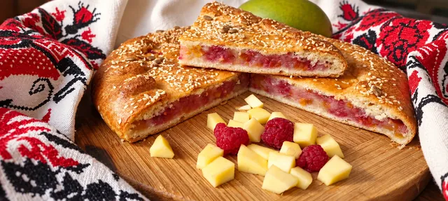 Пирог с манго и малиной (песочный) Пирог с манго и малиной (песочный)
