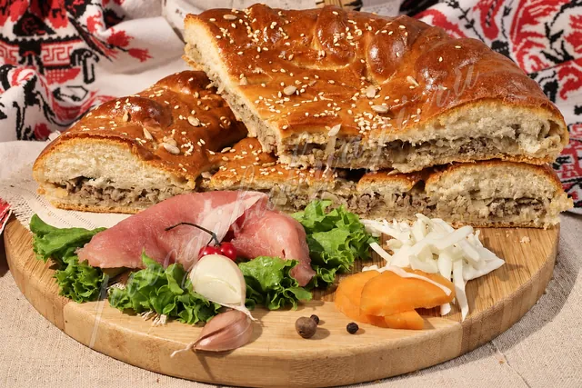 Пирог с капустой и мясом (говядина) (дрожжевой) Пирог с капустой и мясом (говядина) (дрожжевой)