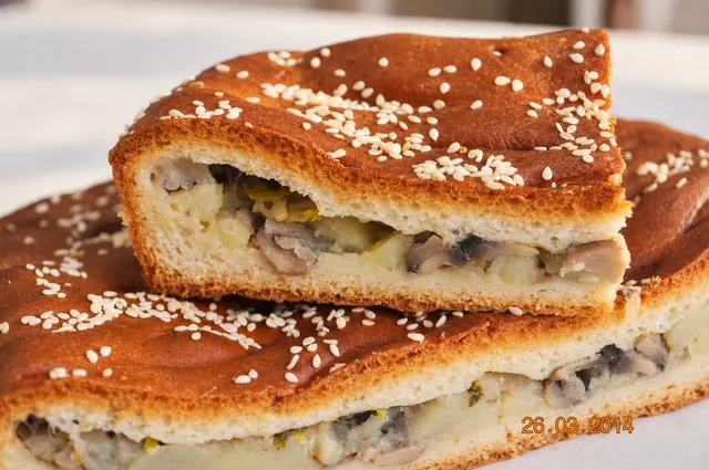 Пирог с картошкой и грибами (дрожжевой) Пирог с картошкой и грибами (дрожжевой)