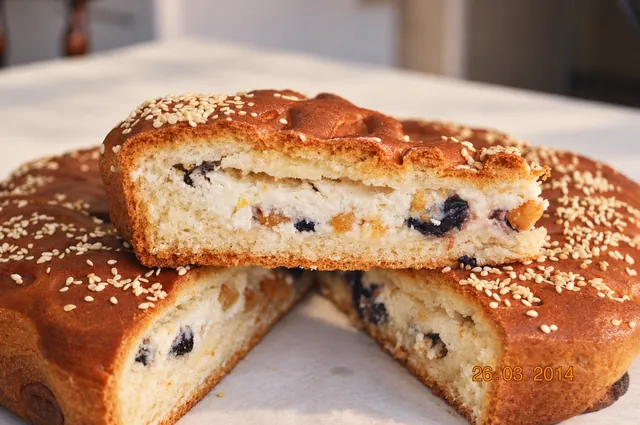 Пирог с творогом и изюмом (дрожжевой) Пирог с творогом и изюмом (дрожжевой)