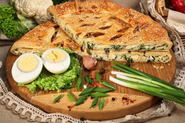 Пирог с зелёным луком и яйцом (слоёный бездрожжевой) Пирог с зелёным луком и яйцом (слоёный бездрожжевой)
